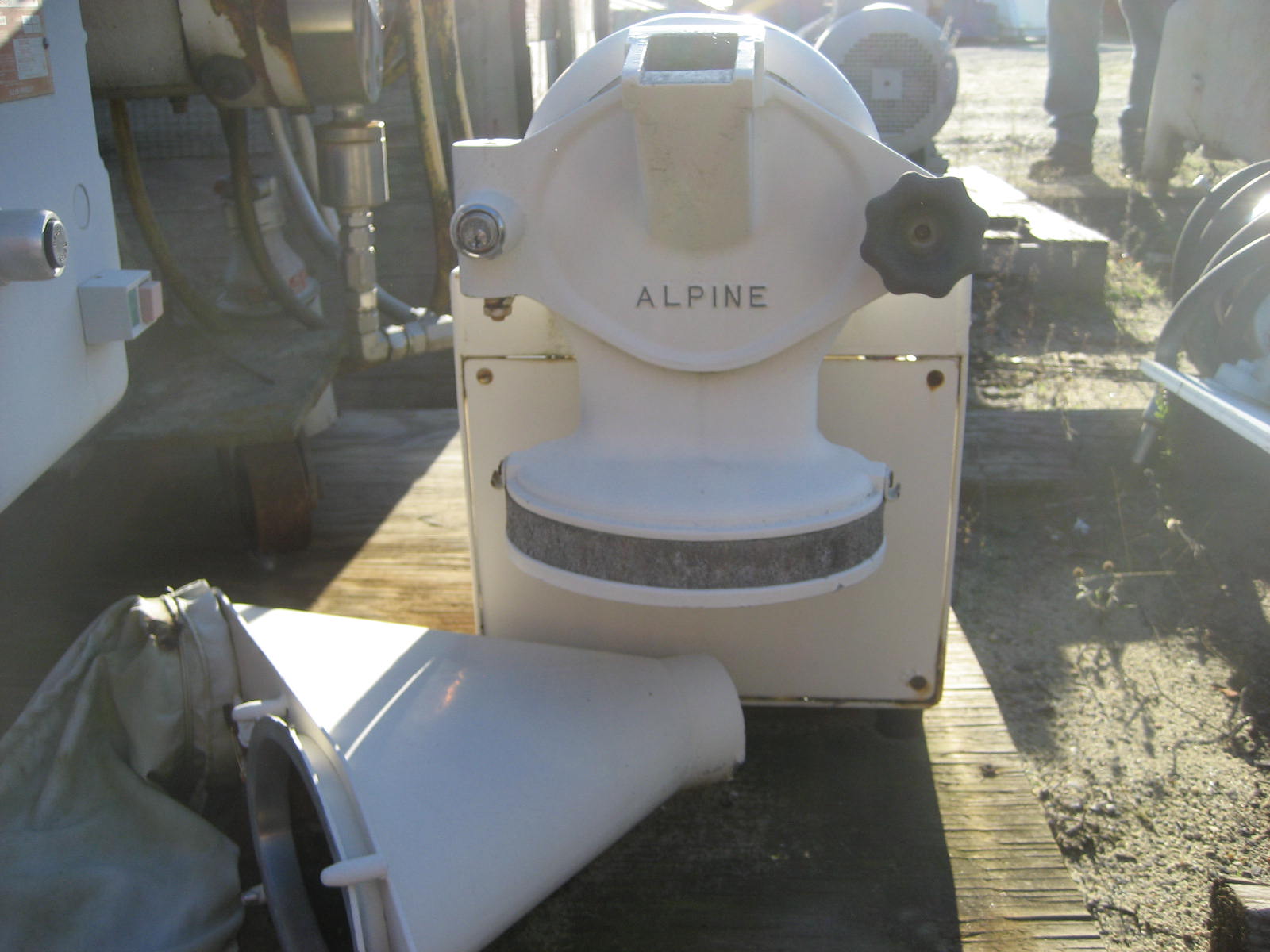 Alpine Mdl D100LU Universal Grinding Mill