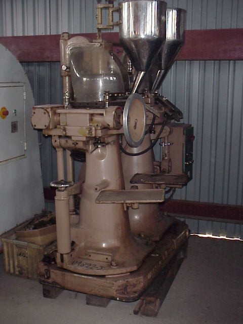 23 Station 8.5 Tons Manesty Double Rotary Tablet Press