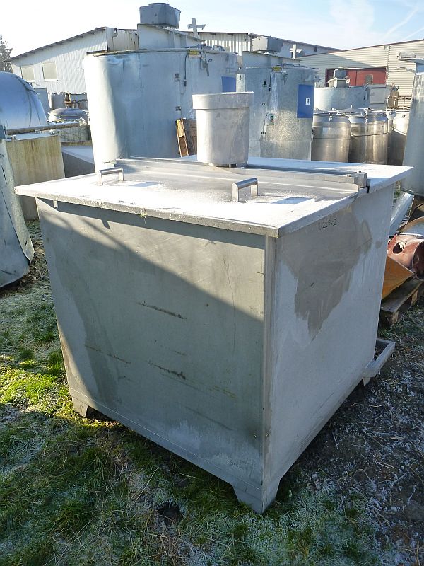 Used vertical rectangular stainless steel mixing tank with volume 2000 l and turbine agitator