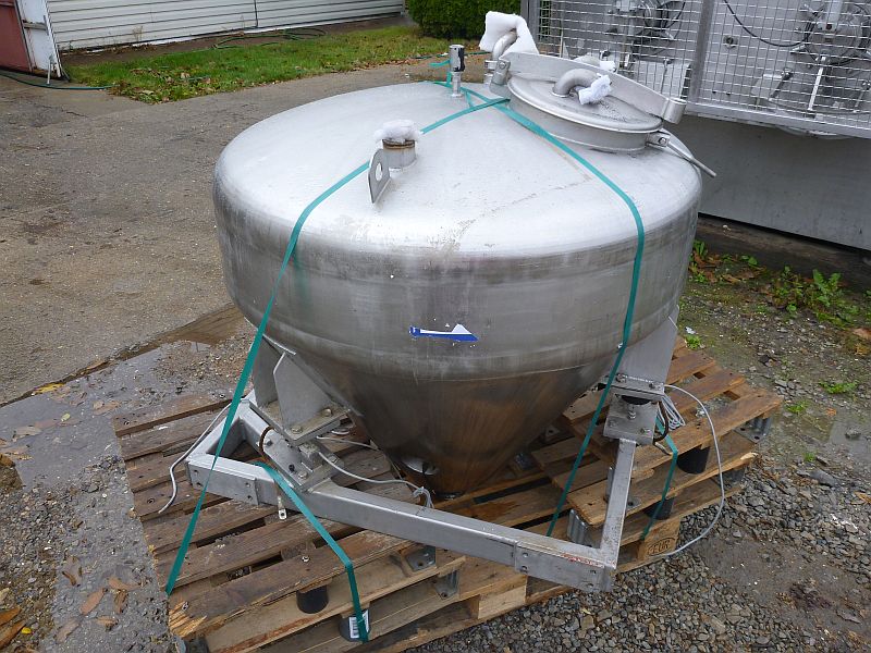 220 l stainless steel tank with insulated walls and conical bottom