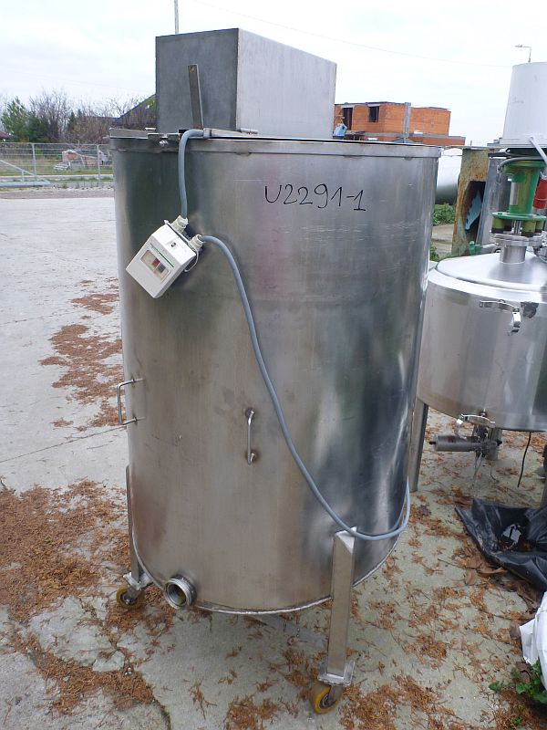700 l vertical mixing tank on mobile wheels