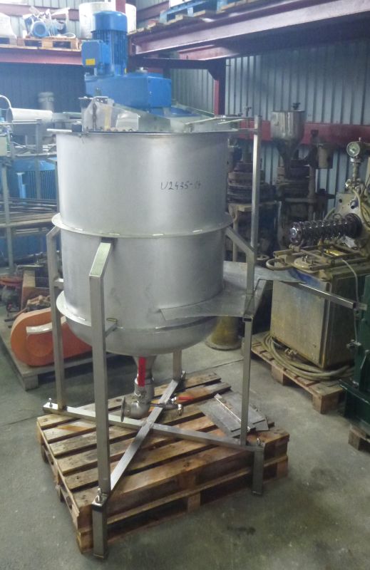 Used Vertical Stainless Steel Mixing Tank With Volume 490 L.