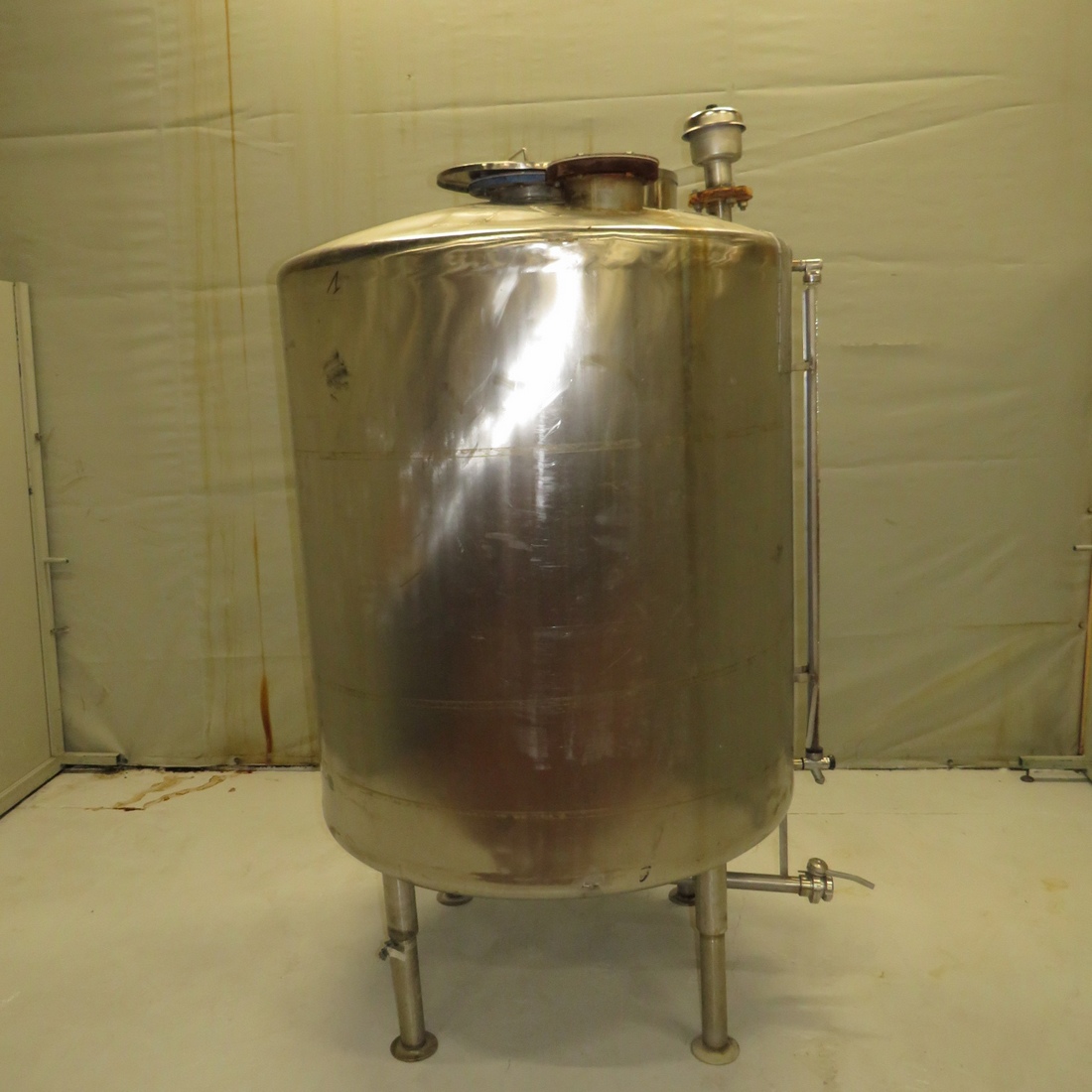 1,600 Litre Stainless Steel Tank