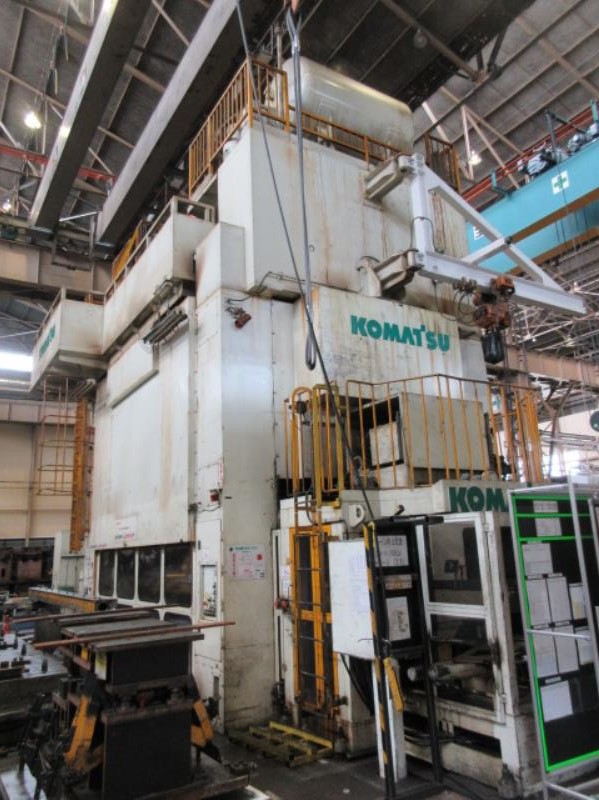 Пресс Komatsu на 1500 тонн для производства автомобильных частей
